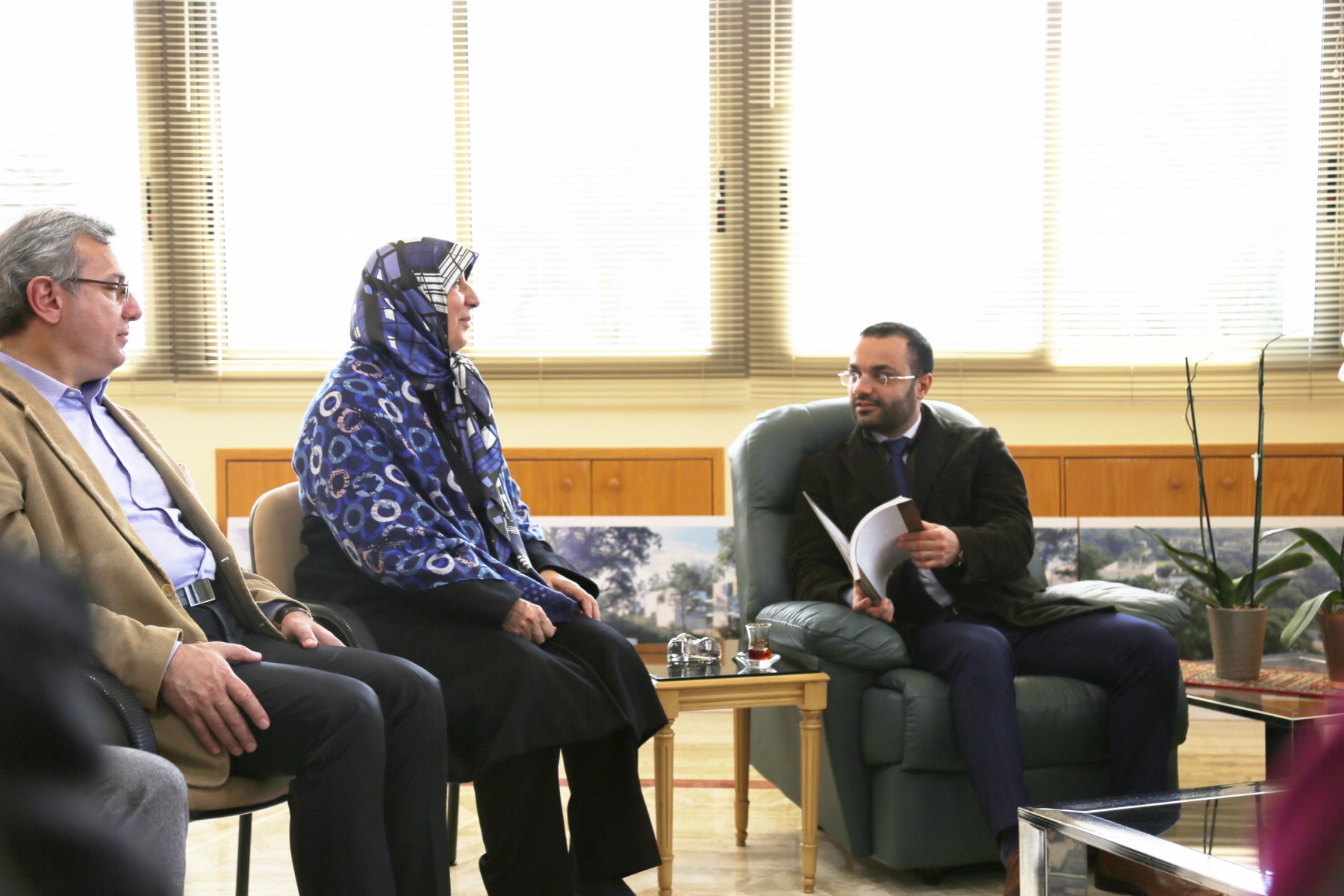 His Excellency Dr. Mohammad Daoud, Minister of Culture visits the Imam Sadr Foundation